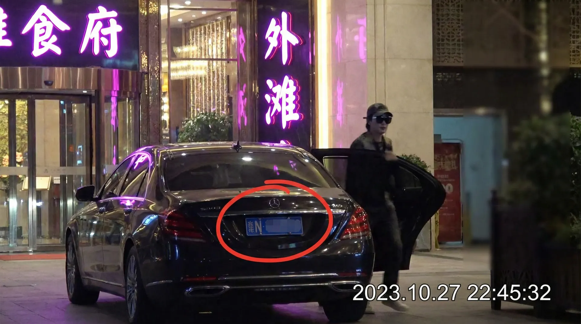 美女网站18-高清美女写真|福利视频|每日更新专区 - 豪车餐厅外偷拍